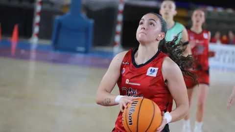 El Mipelletymas BF León dio un paso firme desde el salto inicial para encarrilar un partido que terminó resolviendo por 72-66 frente a Horbisa Spirit Greenkw Barakaldo en el Palacio Municipal de Deportes. Fotos: Isaac Llamazares