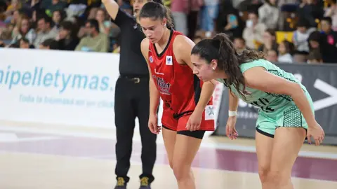 El Mipelletymas BF León dio un paso firme desde el salto inicial para encarrilar un partido que terminó resolviendo por 72-66 frente a Horbisa Spirit Greenkw Barakaldo en el Palacio Municipal de Deportes. Fotos: Isaac Llamazares