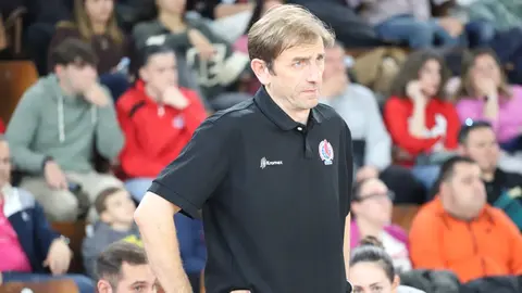 El Mipelletymas BF León dio un paso firme desde el salto inicial para encarrilar un partido que terminó resolviendo por 72-66 frente a Horbisa Spirit Greenkw Barakaldo en el Palacio Municipal de Deportes. Fotos: Isaac Llamazares