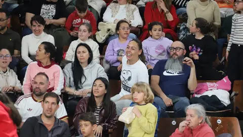 El Mipelletymas BF León dio un paso firme desde el salto inicial para encarrilar un partido que terminó resolviendo por 72-66 frente a Horbisa Spirit Greenkw Barakaldo en el Palacio Municipal de Deportes. Fotos: Isaac Llamazares