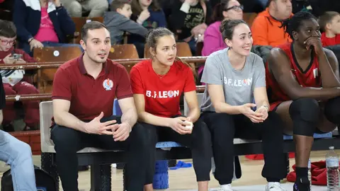 El Mipelletymas BF León dio un paso firme desde el salto inicial para encarrilar un partido que terminó resolviendo por 72-66 frente a Horbisa Spirit Greenkw Barakaldo en el Palacio Municipal de Deportes. Fotos: Isaac Llamazares