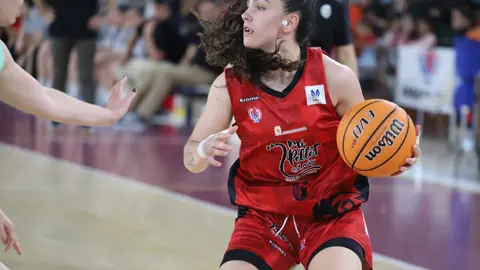 El Mipelletymas BF León dio un paso firme desde el salto inicial para encarrilar un partido que terminó resolviendo por 72-66 frente a Horbisa Spirit Greenkw Barakaldo en el Palacio Municipal de Deportes. Fotos: Isaac Llamazares
