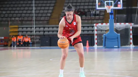 El Mipelletymas BF León dio un paso firme desde el salto inicial para encarrilar un partido que terminó resolviendo por 72-66 frente a Horbisa Spirit Greenkw Barakaldo en el Palacio Municipal de Deportes. Fotos: Isaac Llamazares