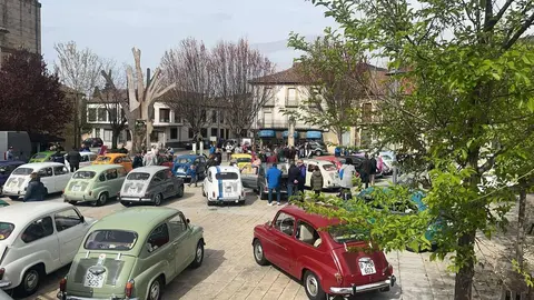 Los míticos Seat 600 vuelven a rugir en Boñar y León. Foto: Club Seat 600 León.