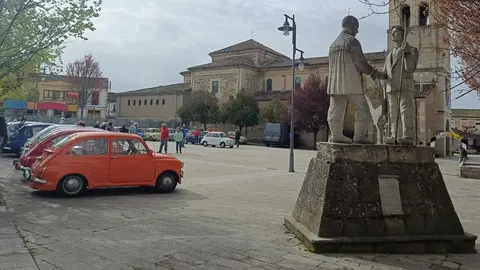 Los míticos Seat 600 vuelven a rugir en Boñar y León. Foto: Club Seat 600 León.