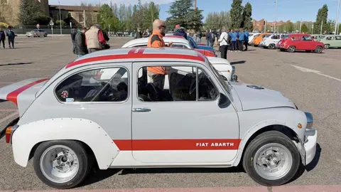 Los míticos Seat 600 vuelven a rugir en Boñar y León. Foto: Club Seat 600 León.