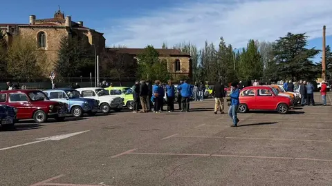 Los míticos Seat 600 vuelven a rugir en Boñar y León. Foto: Club Seat 600 León.