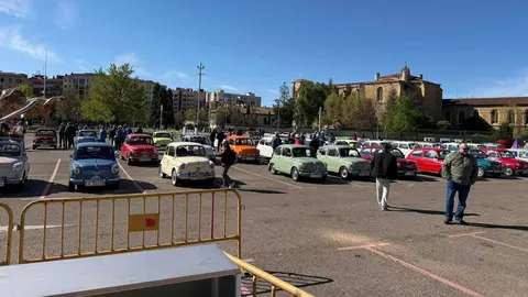 Los míticos Seat 600 vuelven a rugir en Boñar y León. Foto: Club Seat 600 León.