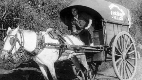 Ramón Amigo, Panadería La Flor. Posiblemente sea Cuqui el conductor del carro que repartía el pan de trigo o centeno por Villager y aledaños.  Archivo fotográfico de Manuel Gancedo Fernández sobre la zona de Laciana. Imágenes mejoradas por Carlos Labrador.