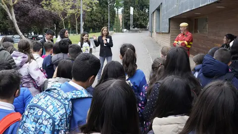 Las profesora de la Escuela de Ingeniería Agraria del Campus de Ponferrada de la ULE, Flor Álvarez Taboada, durante el inicio de los talleres #Plantémonos de sensibilización contra el fuego