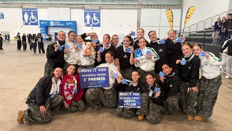 La escuela Infinity Dance Studio ha vuelto a destacar en el panorama nacional este sábado 11 de abril durante su participación en el campeonato Move It, celebrado en Vigo. Los grupos dirigidos por Sofi Pulgar y Cris Sanabria firmaron una actuación sobresaliente que refuerza el gran momento que atraviesa la escuela leonesa en el inicio de temporada.