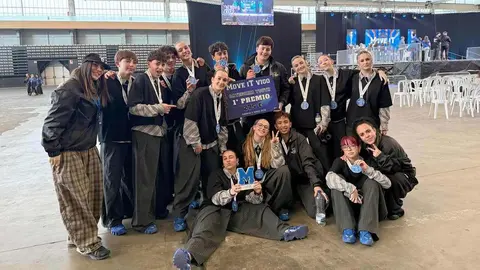 La escuela Infinity Dance Studio ha vuelto a destacar en el panorama nacional este sábado 11 de abril durante su participación en el campeonato Move It, celebrado en Vigo. Los grupos dirigidos por Sofi Pulgar y Cris Sanabria firmaron una actuación sobresaliente que refuerza el gran momento que atraviesa la escuela leonesa en el inicio de temporada.