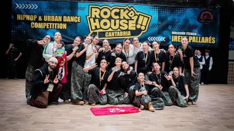 La escuela Infinity Dance Studio ha vuelto a destacar en el panorama nacional este sábado 11 de abril durante su participación en el campeonato Move It, celebrado en Vigo. Los grupos dirigidos por Sofi Pulgar y Cris Sanabria firmaron una actuación sobresaliente que refuerza el gran momento que atraviesa la escuela leonesa en el inicio de temporada.