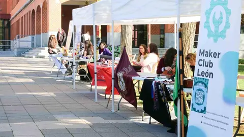 La Universidad de León ha puesto en marcha una nueva edición de sus Jornadas de Puertas Abiertas con el objetivo de acercar su realidad académica a los futuros universitarios. A lo largo de tres días, cerca de 1.800 estudiantes procedentes de distintos centros educativos de las provincias de León y Palencia participan en esta iniciativa.
