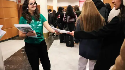 La Universidad de León ha puesto en marcha una nueva edición de sus Jornadas de Puertas Abiertas con el objetivo de acercar su realidad académica a los futuros universitarios. A lo largo de tres días, cerca de 1.800 estudiantes procedentes de distintos centros educativos de las provincias de León y Palencia participan en esta iniciativa.