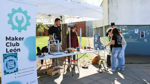 La Universidad de León ha puesto en marcha una nueva edición de sus Jornadas de Puertas Abiertas con el objetivo de acercar su realidad académica a los futuros universitarios. A lo largo de tres días, cerca de 1.800 estudiantes procedentes de distintos centros educativos de las provincias de León y Palencia participan en esta iniciativa.
