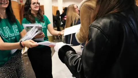 La Universidad de León ha puesto en marcha una nueva edición de sus Jornadas de Puertas Abiertas con el objetivo de acercar su realidad académica a los futuros universitarios. A lo largo de tres días, cerca de 1.800 estudiantes procedentes de distintos centros educativos de las provincias de León y Palencia participan en esta iniciativa.