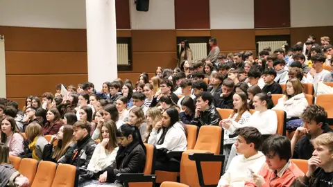 La Universidad de León ha puesto en marcha una nueva edición de sus Jornadas de Puertas Abiertas con el objetivo de acercar su realidad académica a los futuros universitarios. A lo largo de tres días, cerca de 1.800 estudiantes procedentes de distintos centros educativos de las provincias de León y Palencia participan en esta iniciativa.