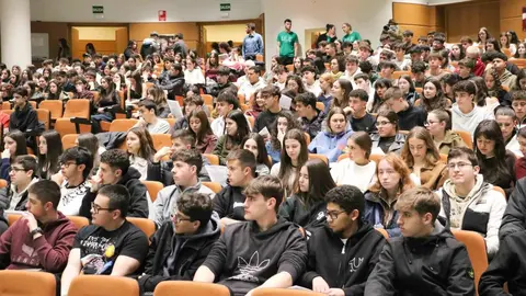 La Universidad de León ha puesto en marcha una nueva edición de sus Jornadas de Puertas Abiertas con el objetivo de acercar su realidad académica a los futuros universitarios. A lo largo de tres días, cerca de 1.800 estudiantes procedentes de distintos centros educativos de las provincias de León y Palencia participan en esta iniciativa.