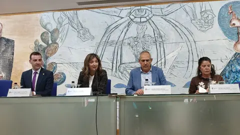 La ULE y Serfunle firman un convenio para usar restos humanos en Medicina. El acuerdo permitirá la docencia en Anatomía con material procedente de personas no reclamadas y refuerza la implantación del grado en Medicina.