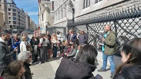 Más de 130 personas participan en el tour educativo 'León con Memoria', una iniciativa de la Asociación Auryn para acercar la memoria histórica a la ciudadanía. Fotos: Asociación Auryn.