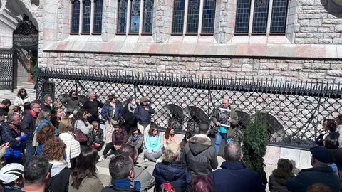 Más de 130 personas participan en el tour educativo 'León con Memoria', una iniciativa de la Asociación Auryn para acercar la memoria histórica a la ciudadanía. Fotos: Asociación Auryn.