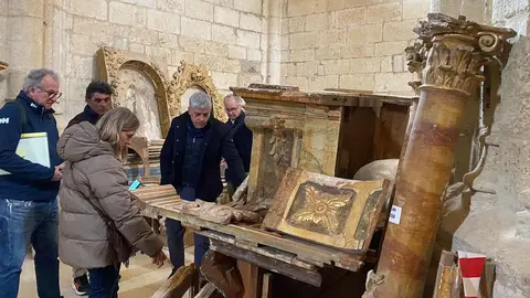 La Junta de Castilla y León ha finalizado una nueva fase de restauración en el Monasterio de Santa María de Sandoval, centrada en la sacristía y su antesala, con la firma del acta de fin de obra por parte del delegado territorial en León, Eduardo Diego.
