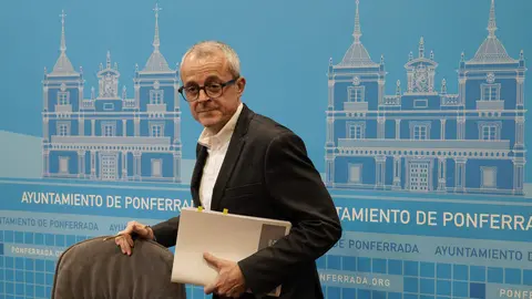 El concejal de Hacienda, Régimen Interior y Contratación, Luis Antonio Moreno, durante su comparecencia en rueda de prensa para hablar sobre el Plan de Igualdad. Foto: César Sánchez.