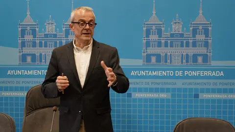 El concejal de Hacienda, Régimen Interior y Contratación, Luis Antonio Moreno, durante su comparecencia en rueda de prensa para hablar sobre el Plan de Igualdad. Foto: César Sánchez.