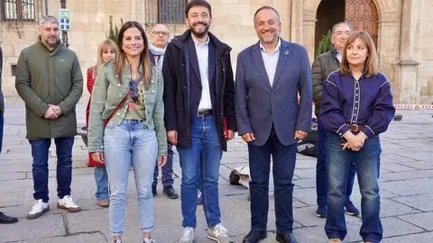 El secretario de Política Municipal del PSOE de Castilla y León, Fran Díaz, y el presidente de la Diputación de León, Gerardo Álvarez Courel, mantienen un encuentro de trabajo con el Grupo Socialista. La vicesecretaria general del PSOECyL y vicepresidenta segunda de las Cortes, Nuria Rubio, también asiste al encuentro. Foto: Campillo.