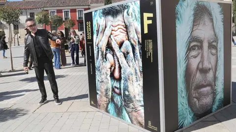Inauguración del VI Festival Internacional de Fotografía de Castilla y León. Asisten la directora general de Políticas Culturales en funciones, Inmaculada Martínez; y el concejal de Identidad Cultural, Turismo y Fiestas, Francisco Fernández