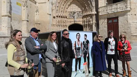 Inauguración del VI Festival Internacional de Fotografía de Castilla y León. Asisten la directora general de Políticas Culturales en funciones, Inmaculada Martínez; y el concejal de Identidad Cultural, Turismo y Fiestas, Francisco Fernández