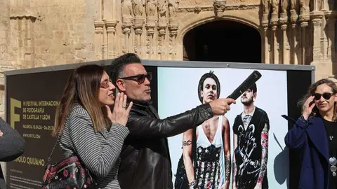 Inauguración del VI Festival Internacional de Fotografía de Castilla y León. Asisten la directora general de Políticas Culturales en funciones, Inmaculada Martínez; y el concejal de Identidad Cultural, Turismo y Fiestas, Francisco Fernández