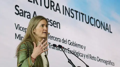 La vicepresidenta tercera del Gobierno y ministra de Transición Ecológica y Reto Demográfico, Sara Aagesen, durante la inauguración de la tercera edición del Encuentro Nacional de la Red de Centros de Innovación Territorial que se celebra en Ponferrada. Foto: César Sánchez.