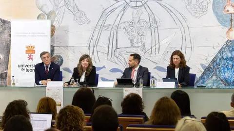 La Universidad de León acoge las XIII Jornadas de Observatorios de Empleo Universitario de CRUE que reúne a responsables universitarios y expertos en empleo de todo el país para compartir datos, experiencias y buenas prácticas orientadas a reforzar la conexión entre formación superior y mercado laboral. Foto: ULE.