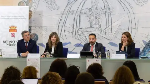 La Universidad de León acoge las XIII Jornadas de Observatorios de Empleo Universitario de CRUE que reúne a responsables universitarios y expertos en empleo de todo el país para compartir datos, experiencias y buenas prácticas orientadas a reforzar la conexión entre formación superior y mercado laboral. Foto: ULE.
