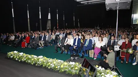 La Caja Rural de Zamora ha rendido homenaje a tres de sus trabajadores históricos que han alcanzado los 50 años de trayectoria profesional dentro de la entidad, un hito “poco habitual en el contexto laboral actual” y que simboliza medio siglo de compromiso y vocación de servicio.
