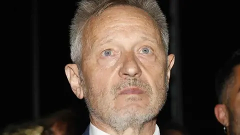 La Caja Rural de Zamora ha rendido homenaje a tres de sus trabajadores históricos que han alcanzado los 50 años de trayectoria profesional dentro de la entidad, un hito “poco habitual en el contexto laboral actual” y que simboliza medio siglo de compromiso y vocación de servicio.