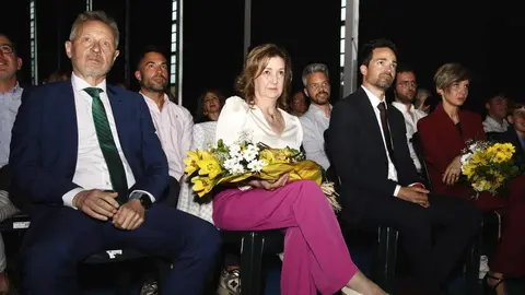 La Caja Rural de Zamora ha rendido homenaje a tres de sus trabajadores históricos que han alcanzado los 50 años de trayectoria profesional dentro de la entidad, un hito “poco habitual en el contexto laboral actual” y que simboliza medio siglo de compromiso y vocación de servicio.