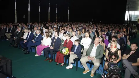 La Caja Rural de Zamora ha rendido homenaje a tres de sus trabajadores históricos que han alcanzado los 50 años de trayectoria profesional dentro de la entidad, un hito “poco habitual en el contexto laboral actual” y que simboliza medio siglo de compromiso y vocación de servicio.