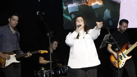 La Caja Rural de Zamora ha rendido homenaje a tres de sus trabajadores históricos que han alcanzado los 50 años de trayectoria profesional dentro de la entidad, un hito “poco habitual en el contexto laboral actual” y que simboliza medio siglo de compromiso y vocación de servicio.