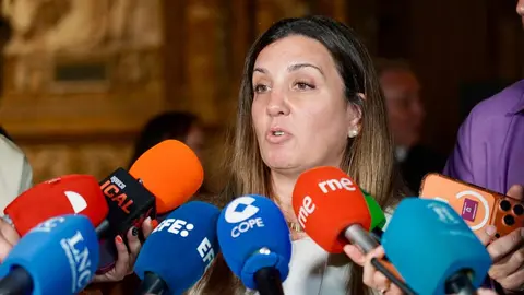 El Ministerio de Cultura ha culminado la restauración del trascoro de la Catedral de León, una de las grandes joyas del Renacimiento español. La intervención, que ha contado con una inversión cercana a los 500.000 euros, pone fin a un proceso iniciado en 2019 y que ha combinado investigación, tecnología avanzada y restauración artesanal. Fotos: Campillo