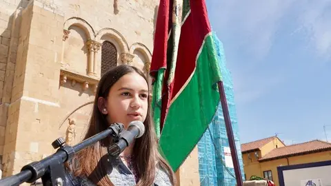 La Asociación de Amigos de los Decreta celebra la décima lectura pública del texto de los Decreta del año 1188 del rey Alfonso IX. Foto: Campillo.