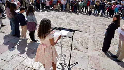La Asociación de Amigos de los Decreta celebra la décima lectura pública del texto de los Decreta del año 1188 del rey Alfonso IX. Foto: Campillo.