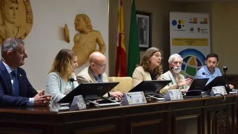 La Universidad de León ha reunido este sábado a algunos de los mejores estudiantes del país en la XVII Olimpiada Nacional de Geografía, celebrada en la Facultad de Filosofía y Letras.