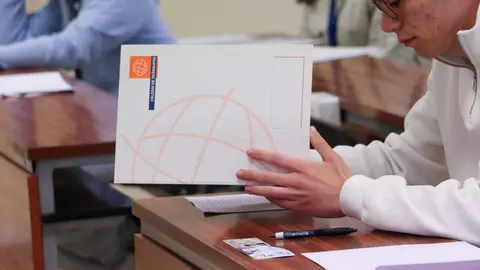 La Universidad de León ha reunido este sábado a algunos de los mejores estudiantes del país en la XVII Olimpiada Nacional de Geografía, celebrada en la Facultad de Filosofía y Letras.