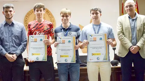 La Universidad de León ha reunido este sábado a algunos de los mejores estudiantes del país en la XVII Olimpiada Nacional de Geografía, celebrada en la Facultad de Filosofía y Letras.