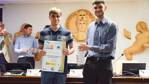 La Universidad de León ha reunido este sábado a algunos de los mejores estudiantes del país en la XVII Olimpiada Nacional de Geografía, celebrada en la Facultad de Filosofía y Letras.
