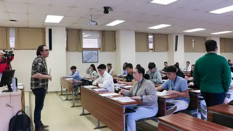 La Universidad de León ha reunido este sábado a algunos de los mejores estudiantes del país en la XVII Olimpiada Nacional de Geografía, celebrada en la Facultad de Filosofía y Letras.