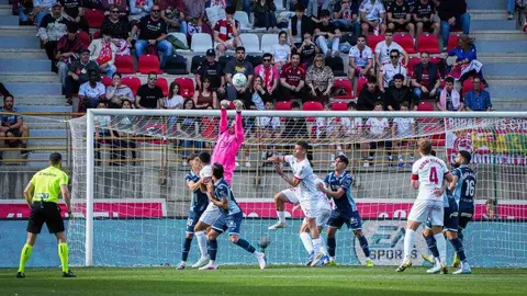 La Cultural se mide al Córdoba en un duelo de urgencias en el Reino de León.